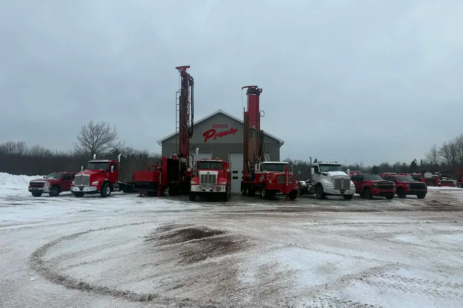 Installation de pieux tubés d'acier ancrés au roc par Forages Denis Proulx