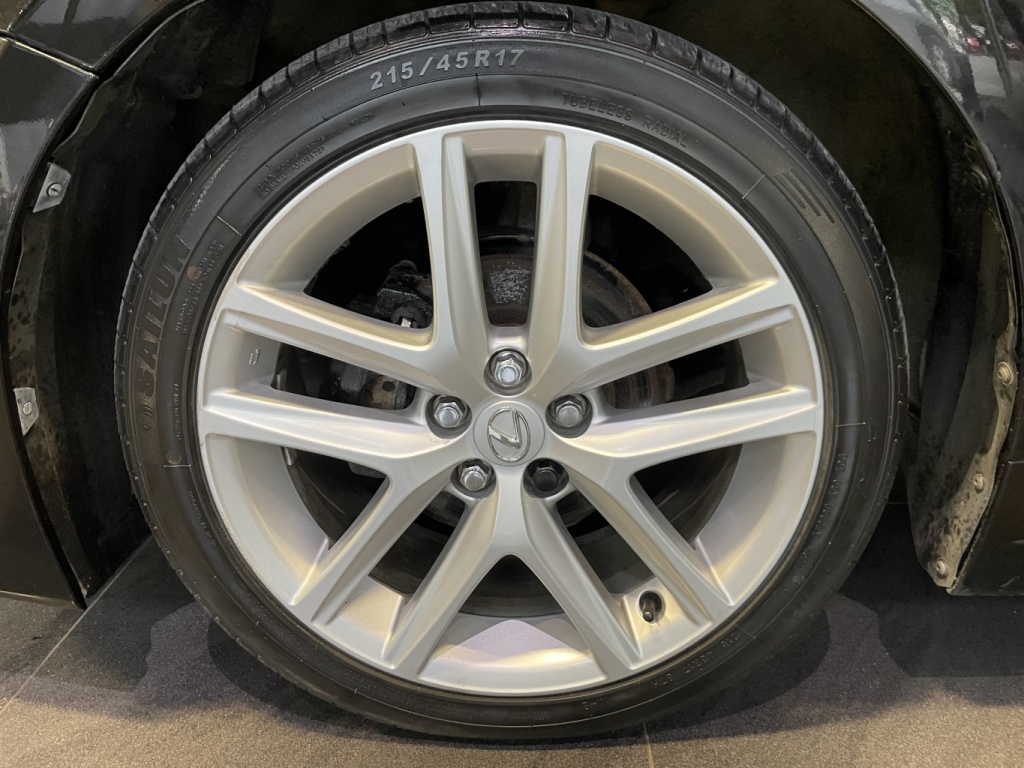 Lexus CT 200h  2014 — photo 30