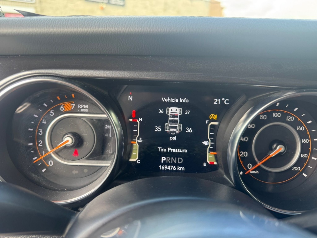 Jeep Wrangler Sport Altitude 2021 — photo 14