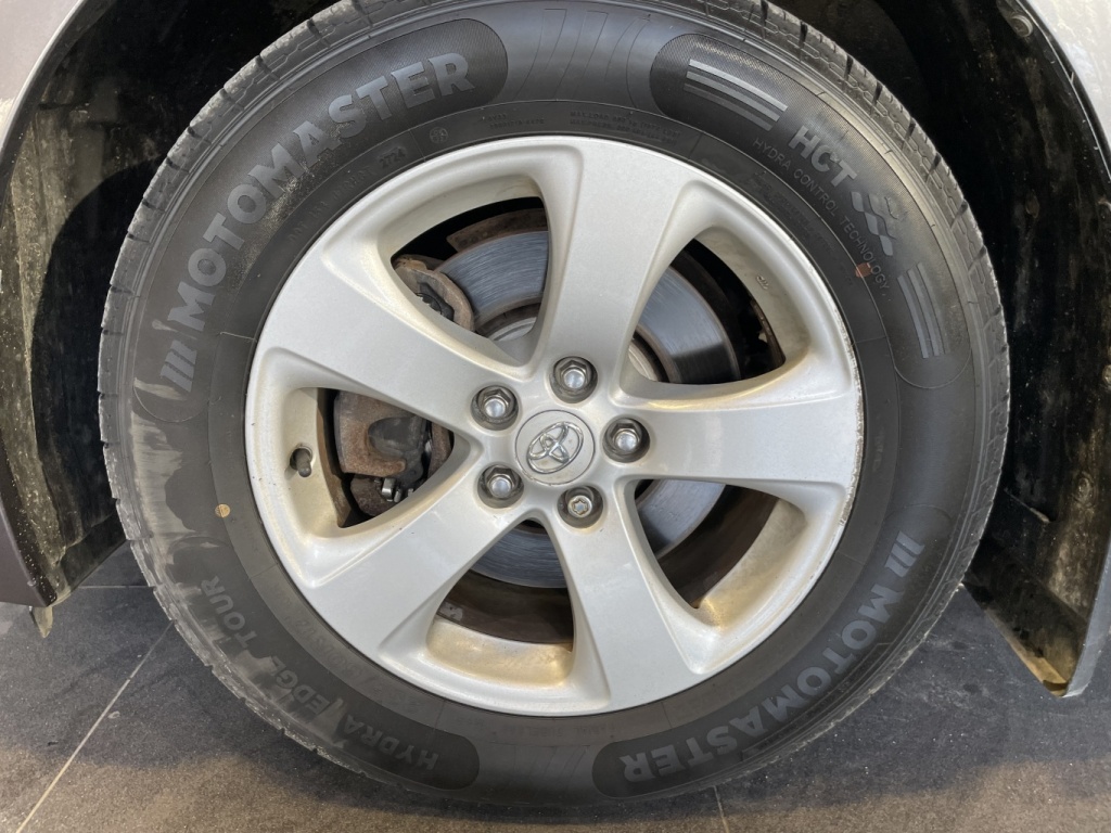 Toyota Sienna LE 2011 — photo 27