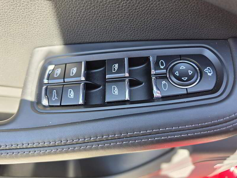 Porsche Macan 2018 GTS / AWD + TOIT + GPS + CAMERA + CUIR + BLUETOOTH + BAS KM +++ — photo 27