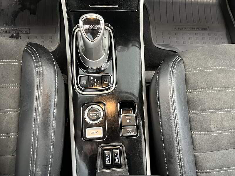 Mitsubishi Outlander PHEV 2019 GT / + AUTO + TOIT + CAMERA + BLUETOOTH + BAS KM ++++ — photo 19