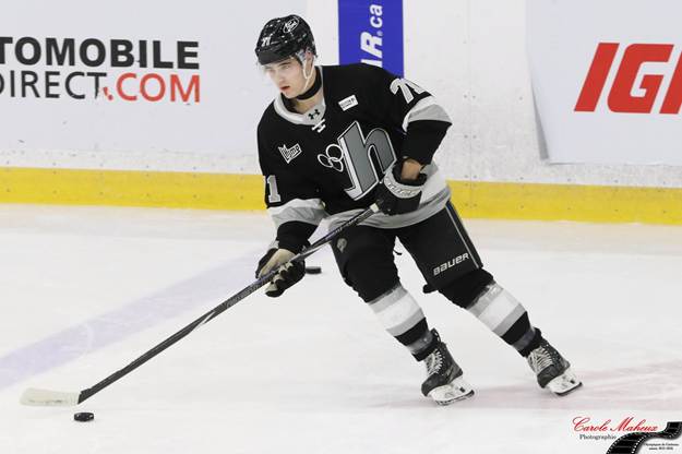 Peut être une image de hockey et texte