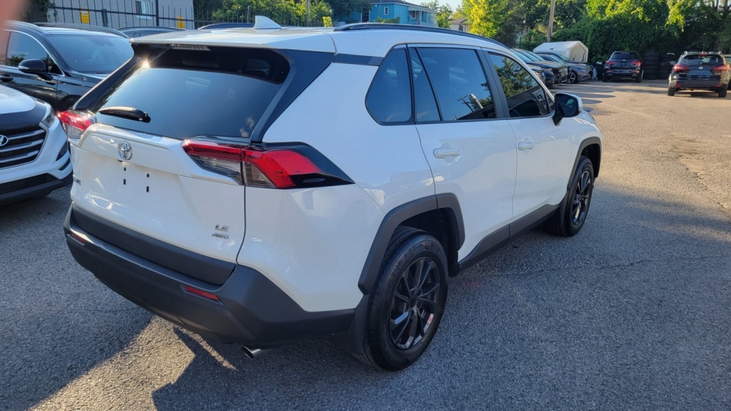 Toyota RAV4 LE 2020 — photo 8