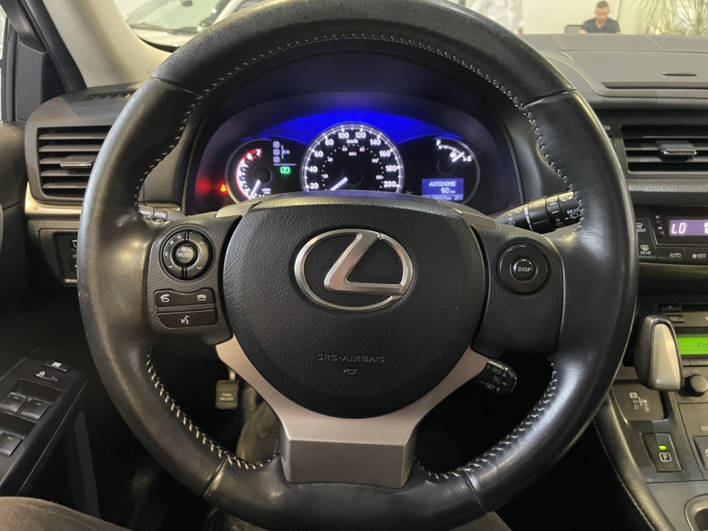 Lexus CT 200h  2014 — photo 18
