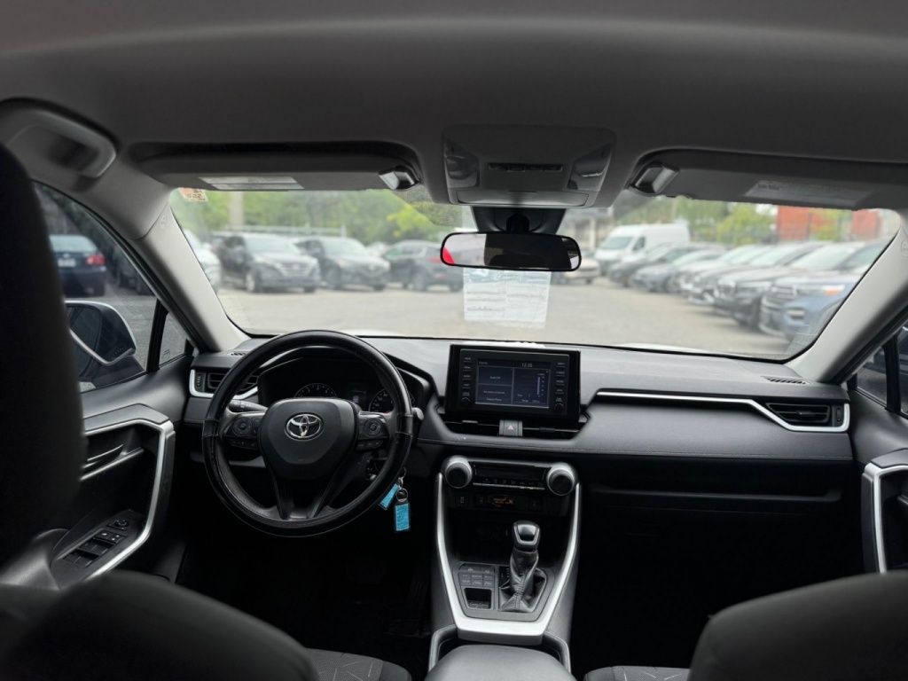 Toyota RAV4 LE 2020 — photo 10