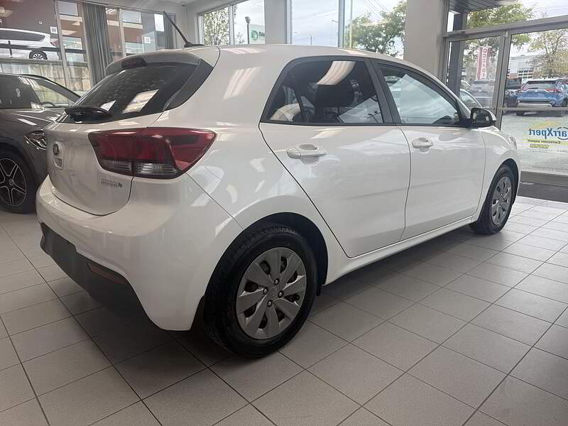 Kia Rio5 2019 LX / MANUEL + CAMERA + BLUETOOTH + BAS KM ++++ — photo 4