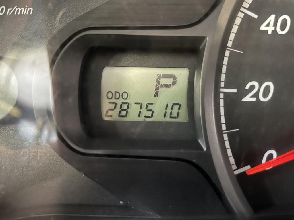 Toyota Sienna LE 2012 — photo 22