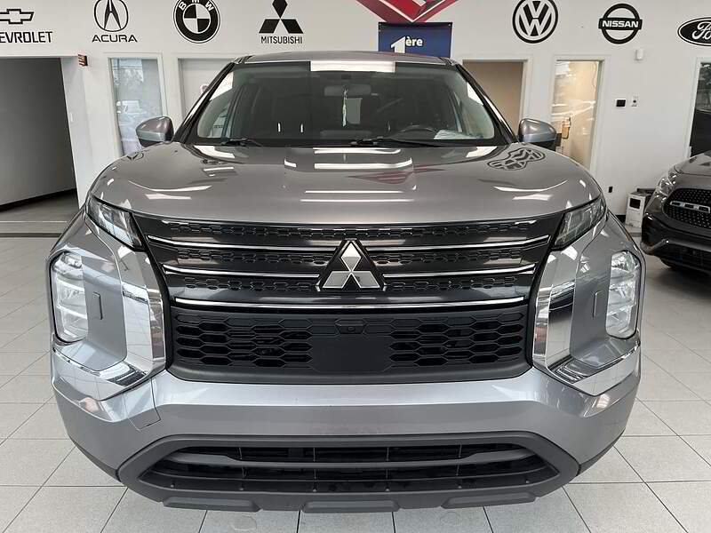 Mitsubishi Outlander 2022 ES S-AWC / 7 PLACES / AUTO + CAMERA + BLUETOOTH ++++ — photo 2
