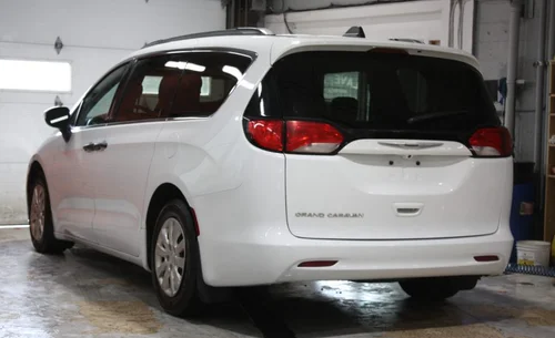 2021 CHRYSLER GRAND CARAVAN SE — photo 4