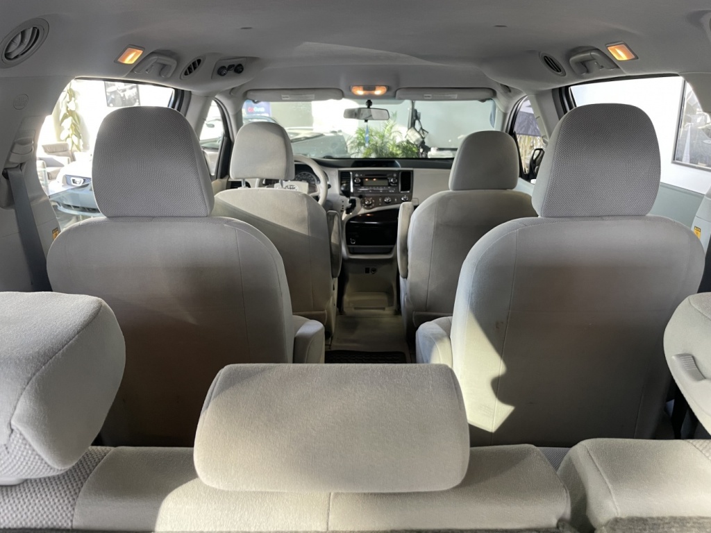 Toyota Sienna CE 2012 — photo 14
