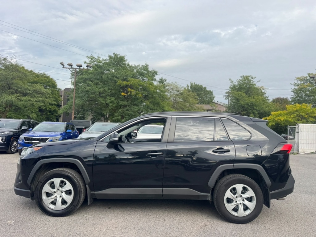 Toyota RAV4 LE 2021 — photo 9