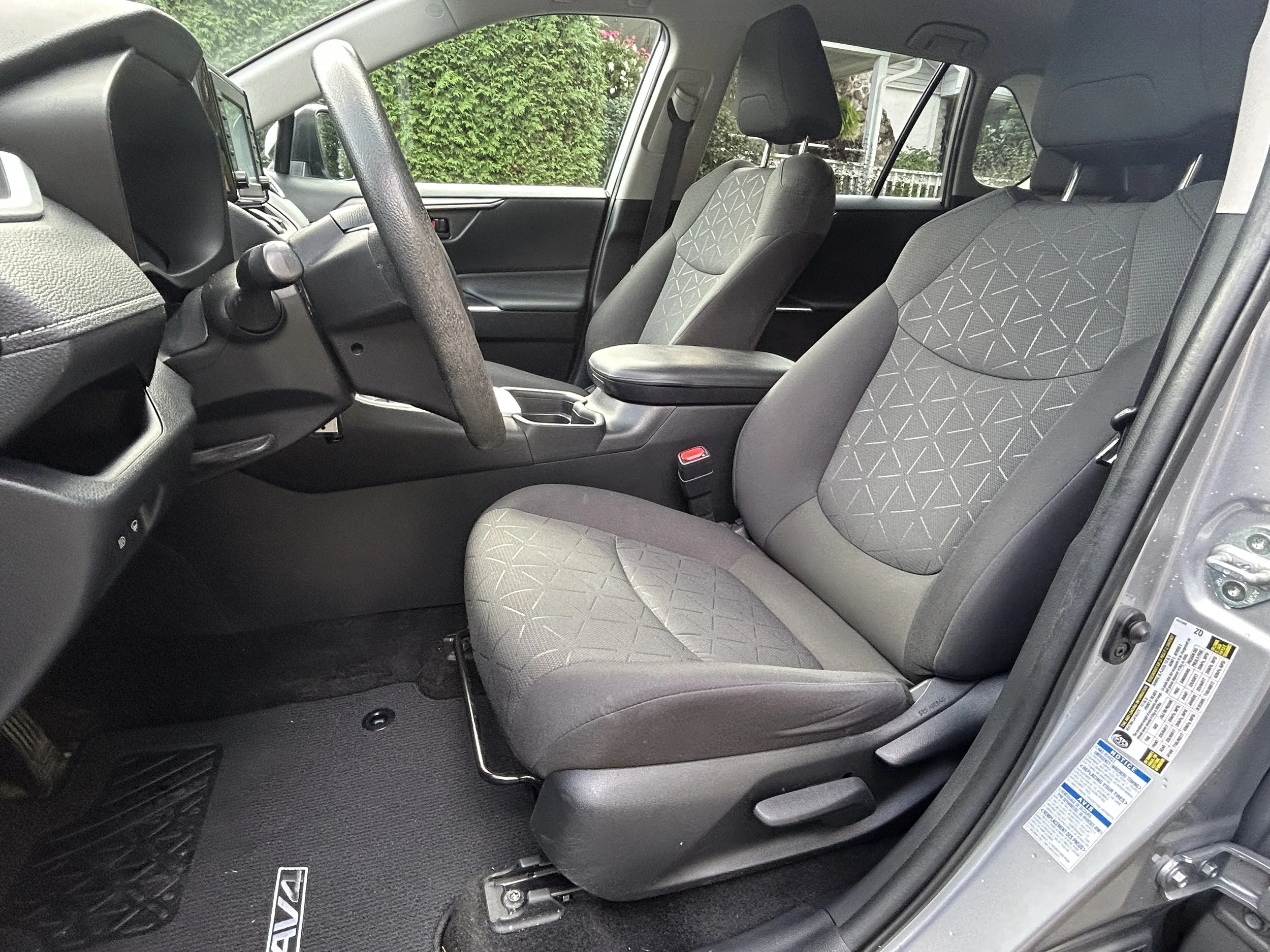 2021 Toyota Rav4 LE — photo 7