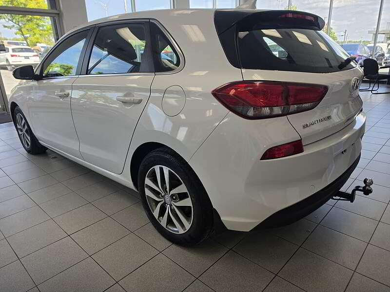 Hyundai Elantra GT 2018 GL / AUTO + CAMERA + BLUETOOTH + BAS KM ++++ — photo 7