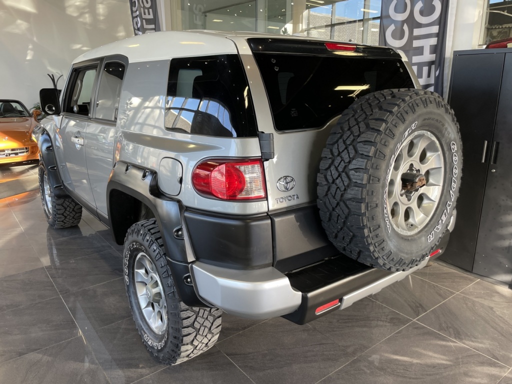Toyota FJ Cruiser  2011 — photo 4