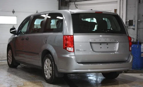2015 DODGE GRAND CARAVAN STOW AND GO — photo 4