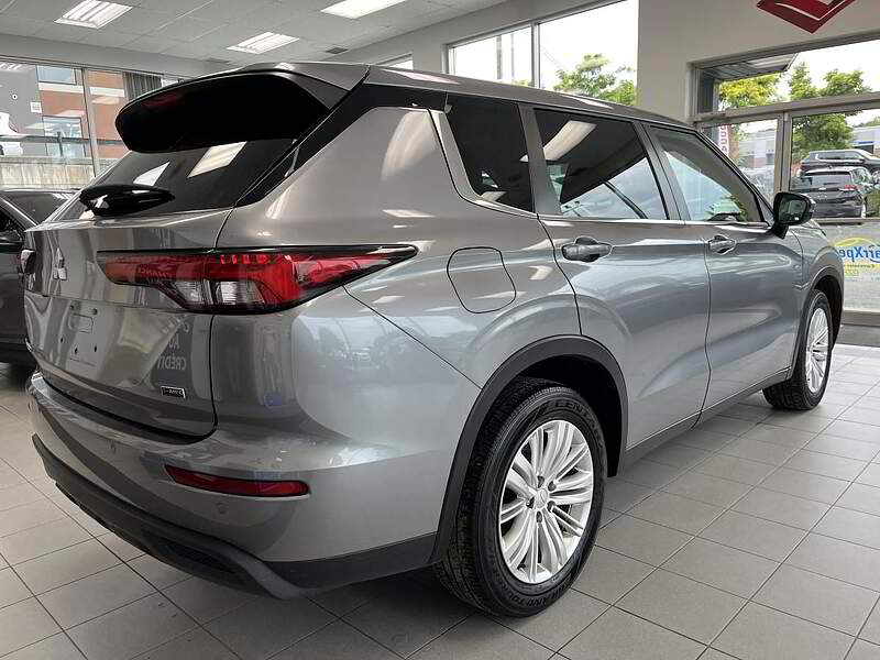 Mitsubishi Outlander 2022 ES S-AWC / 7 PLACES / AUTO + CAMERA + BLUETOOTH ++++ — photo 5