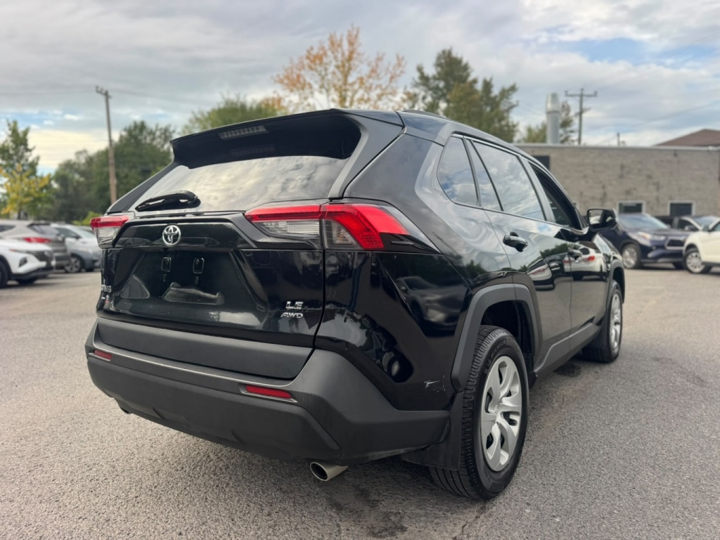 Toyota RAV4 LE 2021 — photo 4