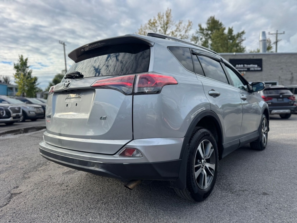 Toyota RAV4 LE 2018 — photo 10