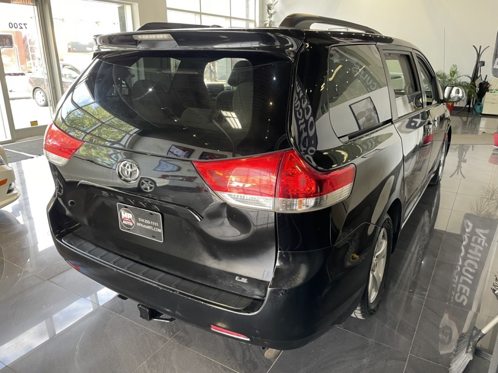Toyota Sienna LE 2012 — photo 6
