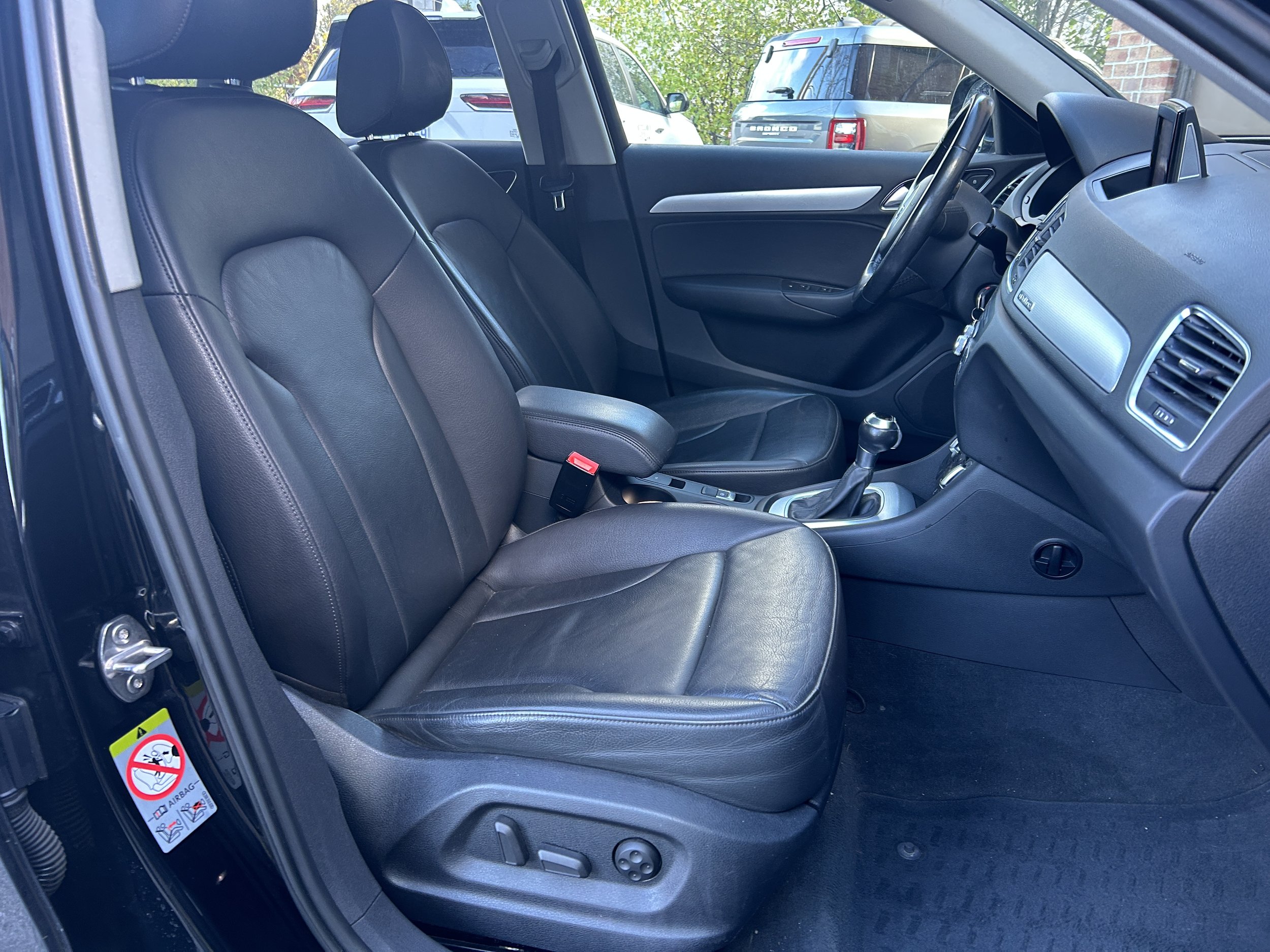 Audi Q3 2015 — photo 11