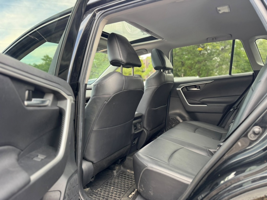 Toyota RAV4 XLE 2019 — photo 9