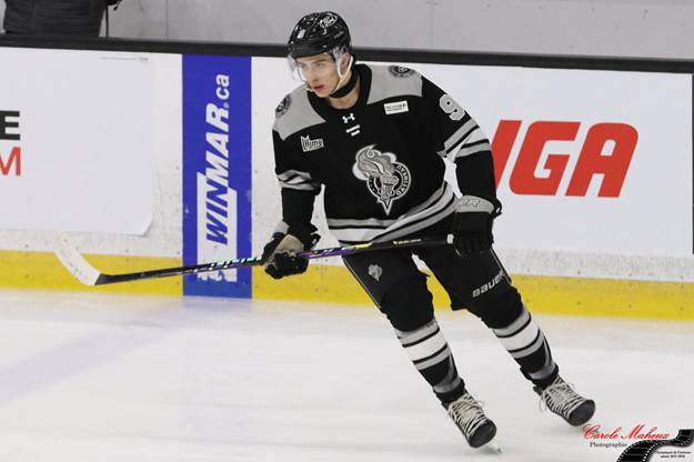 Peut être une image de hockey et texte