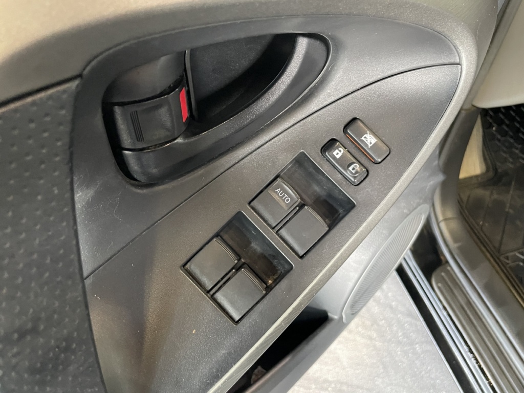 Toyota RAV4 De base 2010 — photo 16