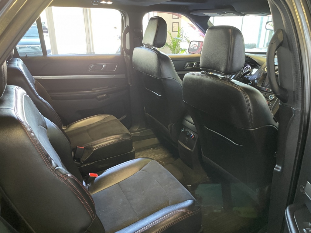 Ford Explorer XLT 2018 — photo 16