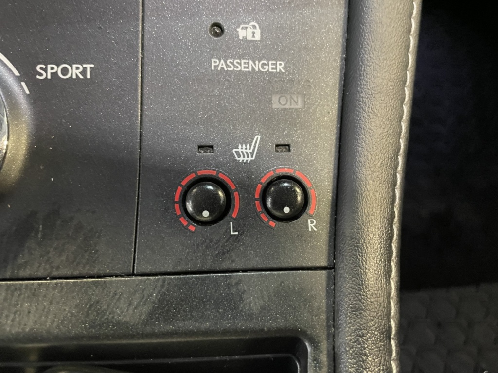 Lexus CT 200h  2012 — photo 22