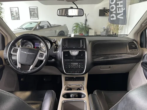 Chrysler Town & Country Touring 2015 — photo 13