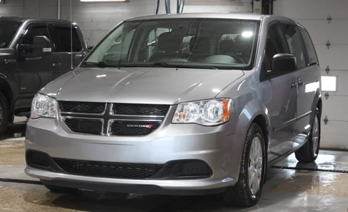 2015 DODGE GRAND CARAVAN STOW AND GO — photo 3