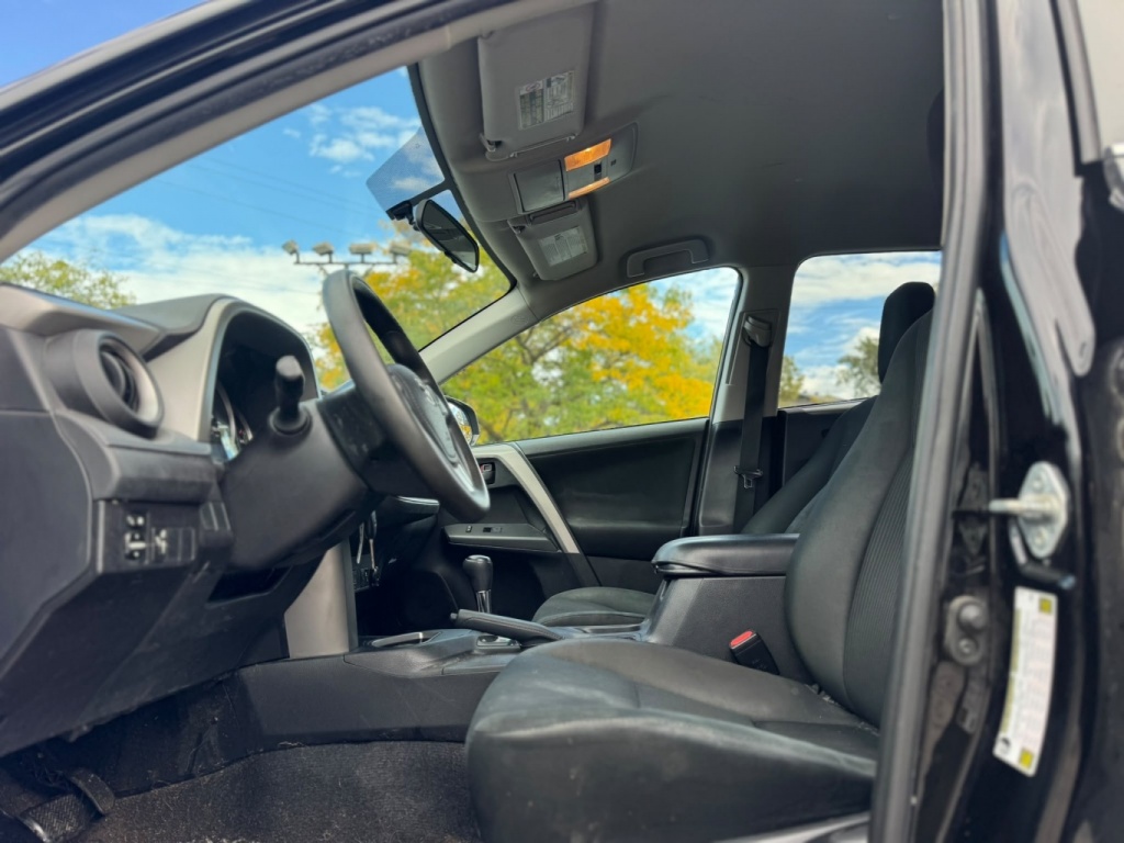 Toyota RAV4 LE 2016 — photo 13