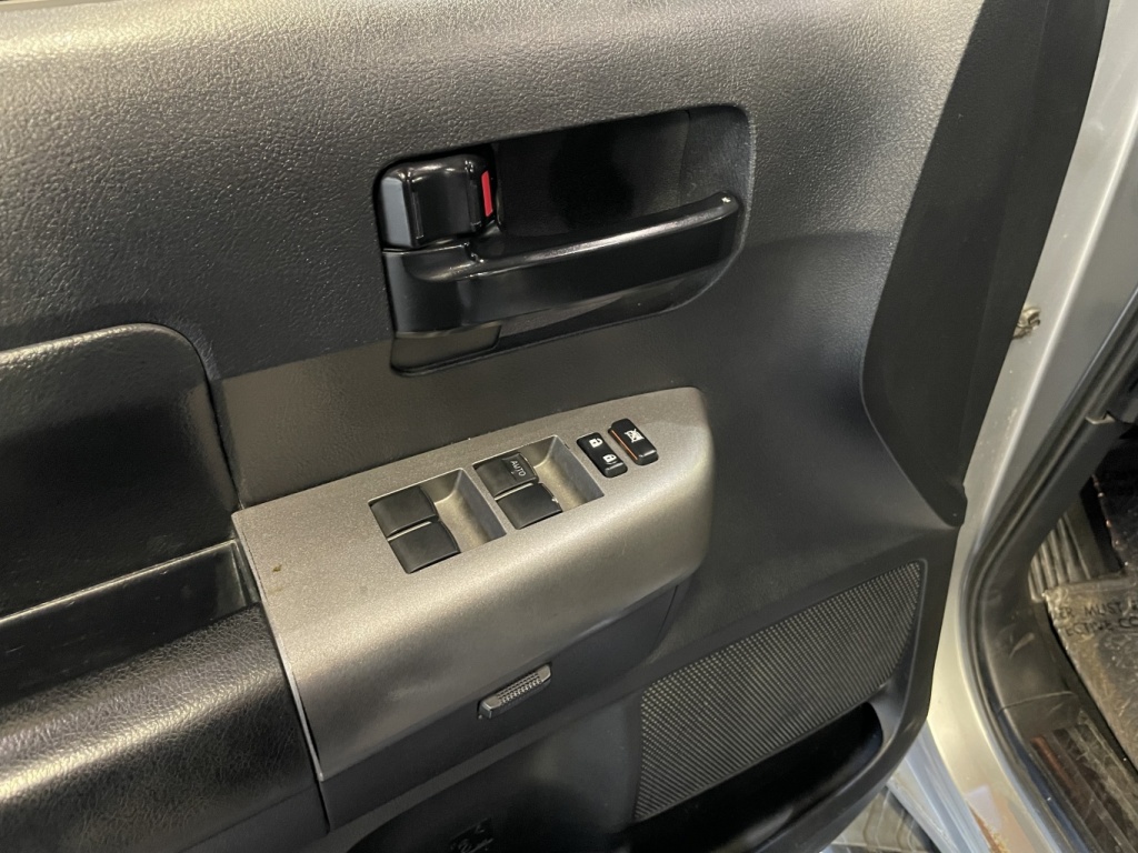 Toyota Tundra SR5 2010 — photo 18