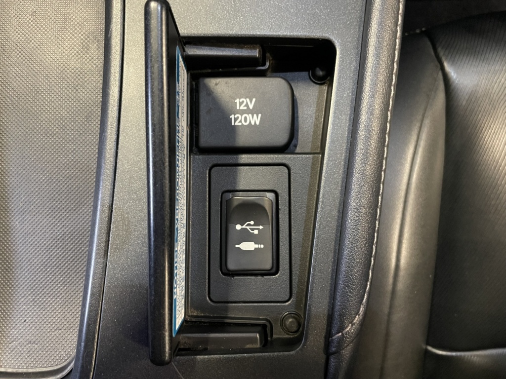 Lexus CT 200h  2014 — photo 26