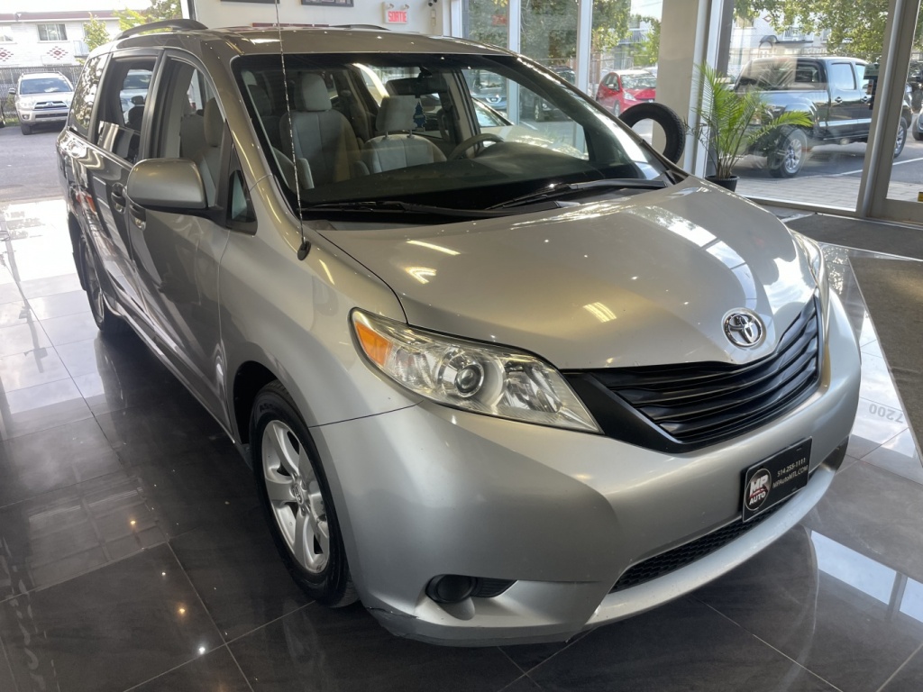 Toyota Sienna CE 2012 — photo 7
