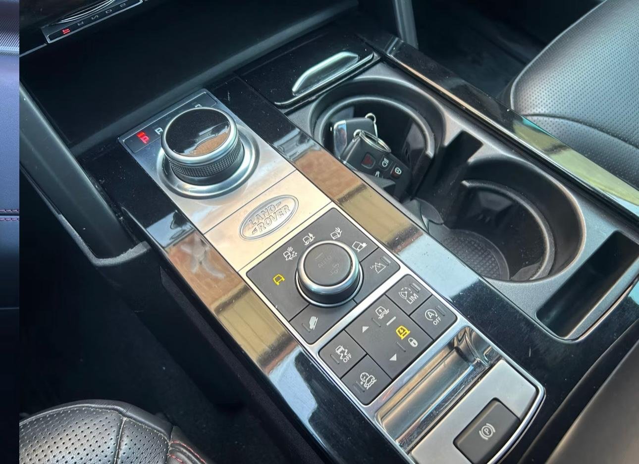 Land Rover Discovery 2017 — photo 17