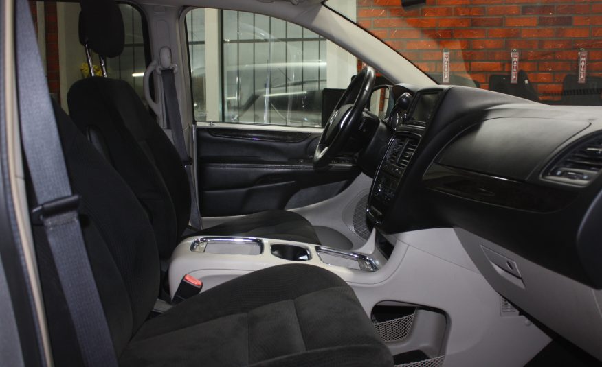 2017 DODGE GRAND CARAVAN CREW — photo 9