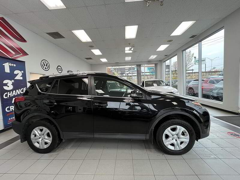 Toyota RAV4 2015 LE / TRACTION AVANT + AUTO + CAMERA + DÉMAREUR ++ — photo 4
