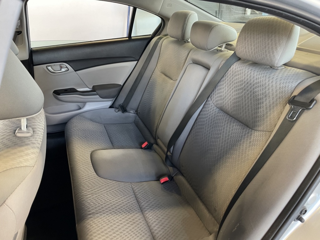 Honda Civic LX 2015 — photo 10