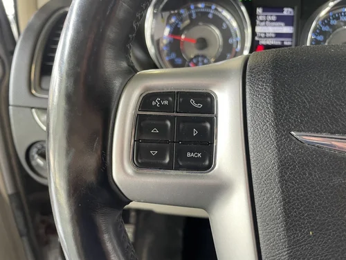 Chrysler Town & Country Touring 2015 — photo 18