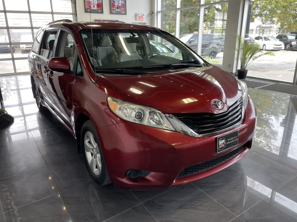 Toyota Sienna LE 2014 — photo 7