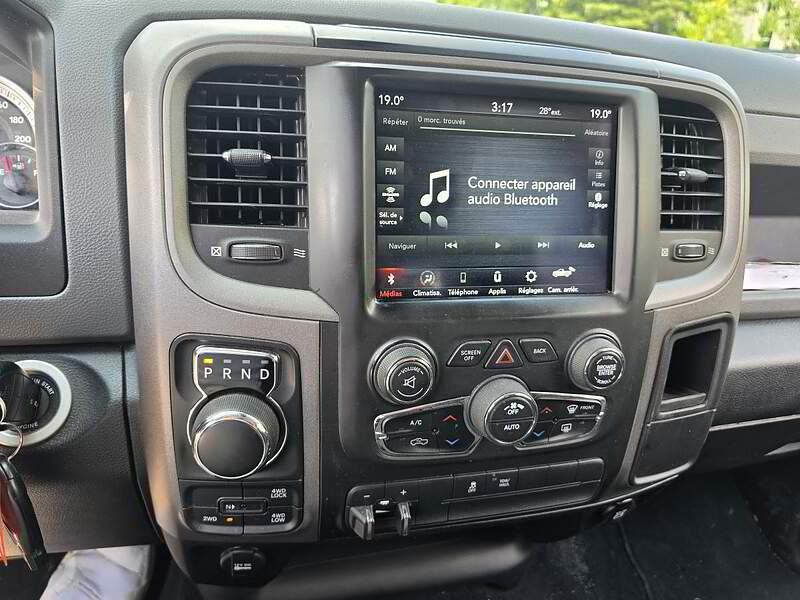 RAM 1500 Classic 2020 EXPRESS / 6 PLACES / BOITE 5 PI 7 po / CAMERA + BLUETOOTH ++++ — photo 20