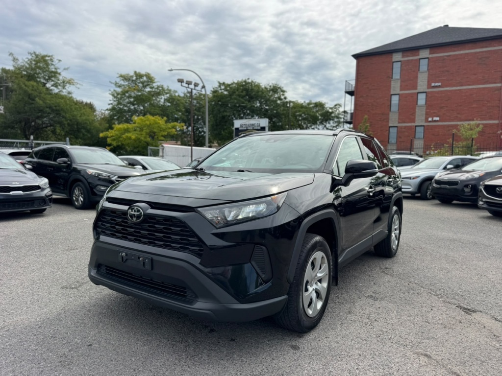 Toyota RAV4 LE 2021 — photo 2