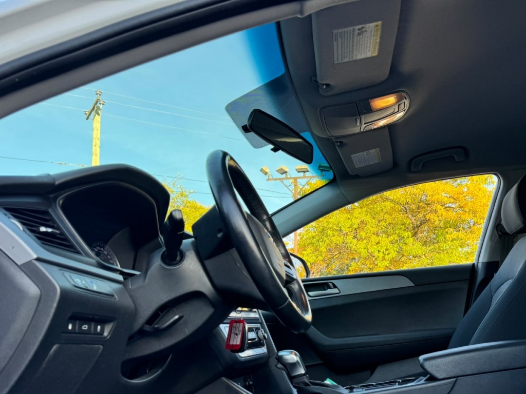 Hyundai Sonata GL 2018 — photo 12