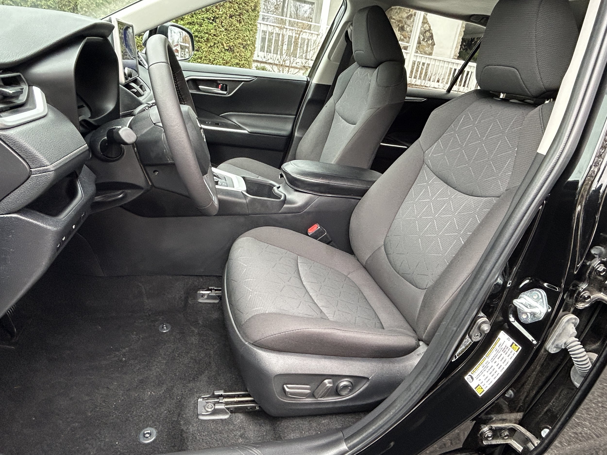 Toyota RAV4 XLE Hybrid 2024 — photo 10