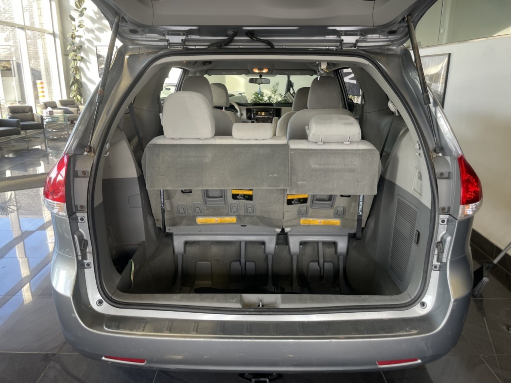 Toyota Sienna CE 2012 — photo 9