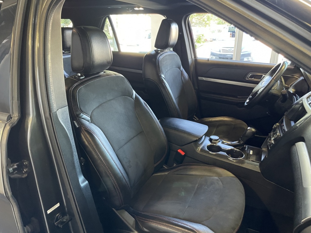 Ford Explorer XLT 2018 — photo 17
