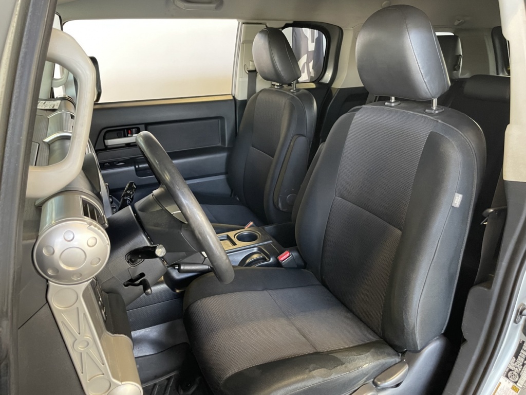 Toyota FJ Cruiser  2011 — photo 15