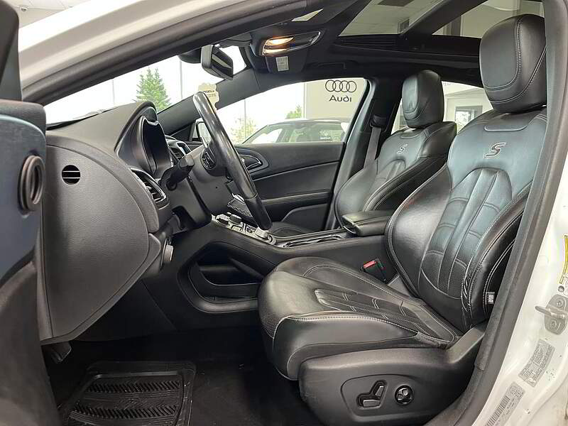 Chrysler 200 2016 S / TOIT PANO / CAMERA + CUIR + BLUETOOTH + BAS KM +++ — photo 10